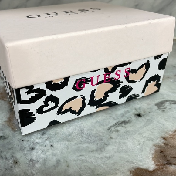 BNIB Guess Logo Rhinestone Lock & Key Charm Bracelet Earring Set Gold Tone 3 pc - Picture 8 of 8